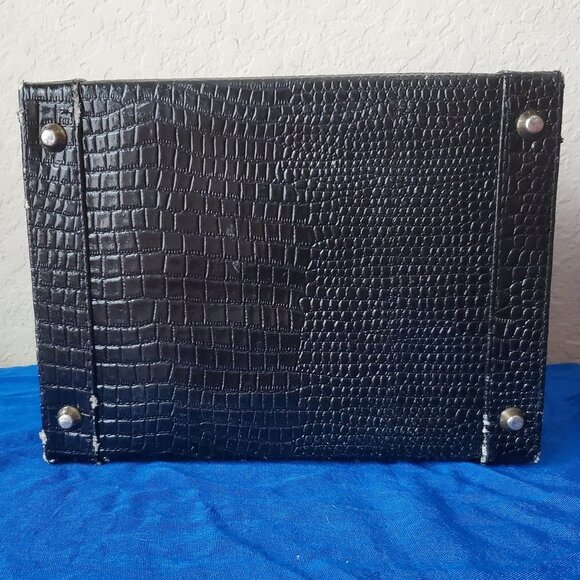 VTG Bentony embossed train case - Picture 16 of 16